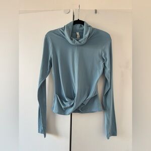 Lululemon size 6 long sleeve